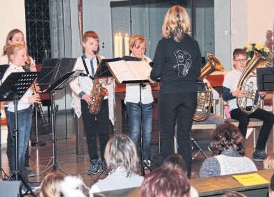 Den Geist der Weihnacht verbreiten Grünberger Schüler bei ihrem gemeinsamen Konzert in der evangelischen Stadtkirche. Das Programm umfasst neben Liedern und Singspielen auch Instrumentalstücke.